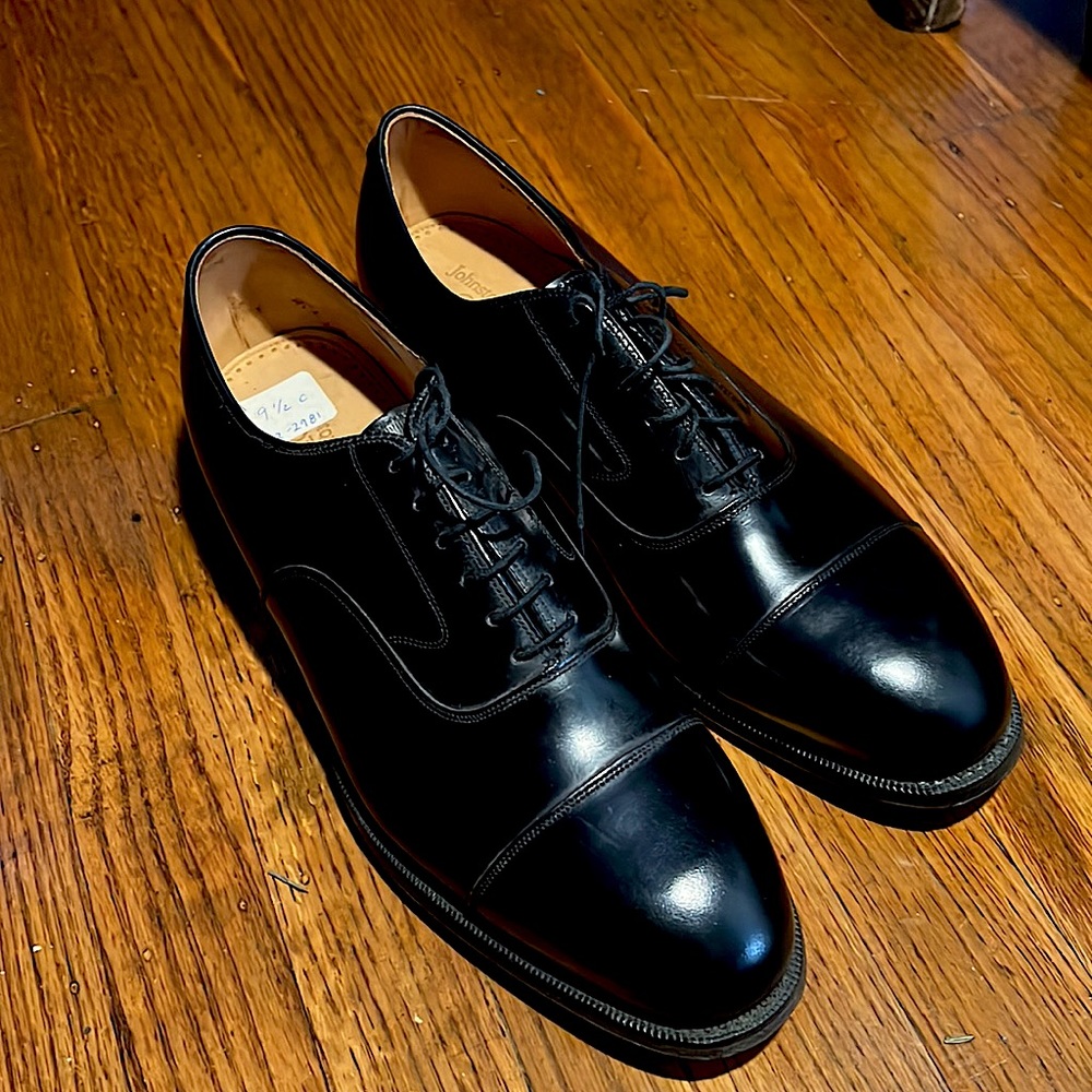 Johnston & Murphy Men's Classics Melton Cap
Toe in Black European Leather